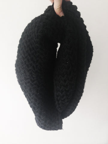 black infinity scarf